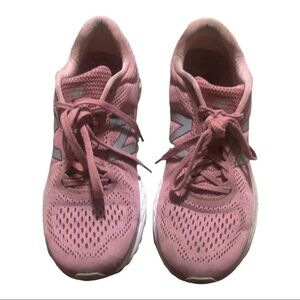 Beautiful Women’s  coral New Balance Size  8,5 in Good  Used Condition